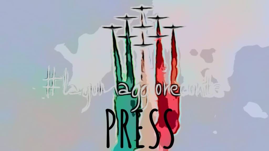 strisce di colore biaverde biaco rosso bandiera italiana emesse da frecce tricolore